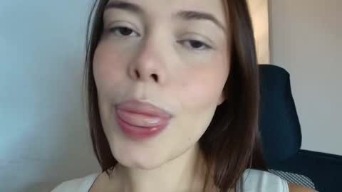 Lisbet online show from 10/21/25, 10:10