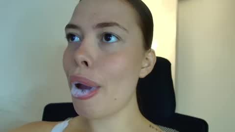 Lisbet online show from 12/04/25, 07:22