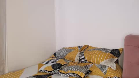 Lisbeth Moore  online show from 10/09/25, 05:33