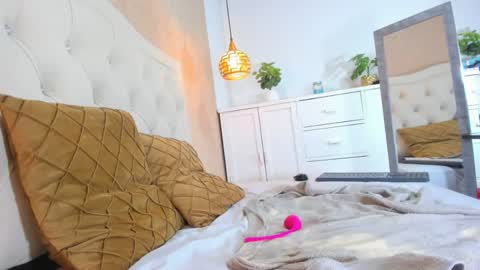 L I S S A  online show from 02/19/25, 06:55