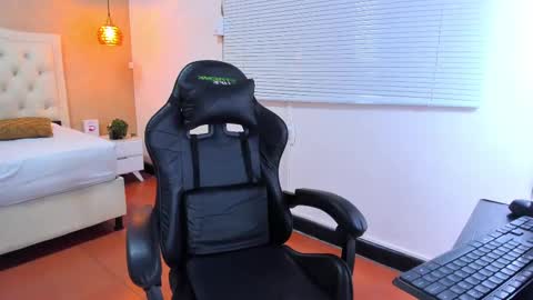 L I S S A  online show from 02/25/25, 03:42