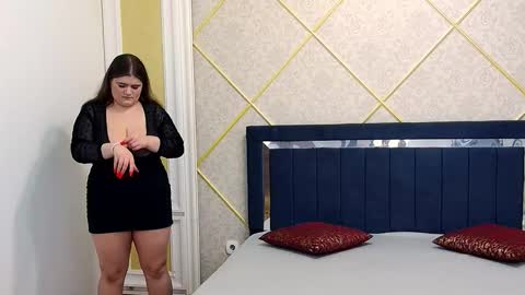 Lisa online show from 09/17/25, 04:19