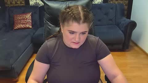 Lisa online show from 11/04/25, 02:16