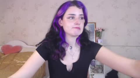 Snapshot of lissalucy chatting on 05/15/26, 01:18 Alice Dont forget to thumbs up its very important online show from 05/15/26, 01:18