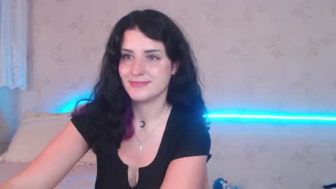 Snapshot of lissalucy chatting on 06/11/26, 02:04 Alice Dont forget to thumbs up its very important online show from 06/11/26, 02:04