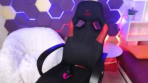 Lena online show from 01/16/25, 04:28