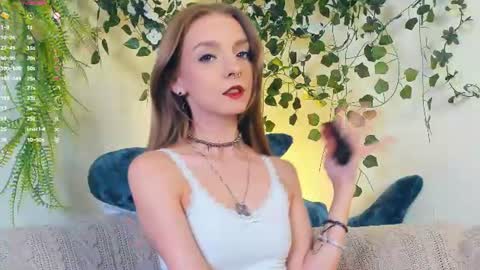Snapshot of little__caprice chatting on 07/24/26, 08:01 Bella online show from 07/24/26, 08:01