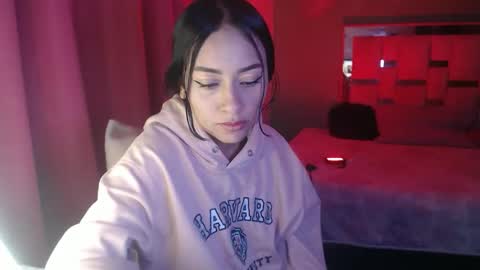 Aliciaparaisss online show from 11/25/25, 01:05