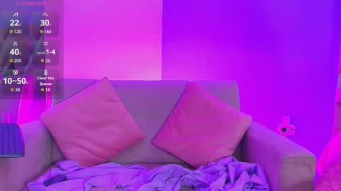 Ellie  online show from 11/19/25, 07:47