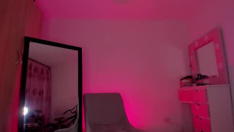 Snapshot of little_emilyd chatting on 09/26/25, 04:05 Emily online show from 09/26/25, 04:05