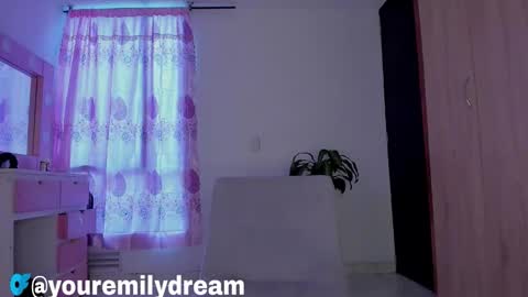 Snapshot of little_emilyd chatting on 02/09/26, 04:33 Emily online show from 02/09/26, 04:33