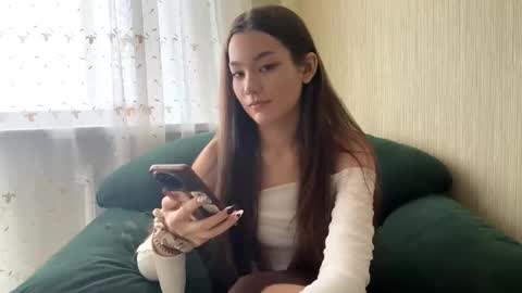 Viiola online show from 10/13/25, 04:23