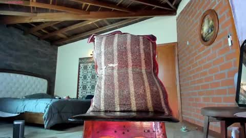 Izzi online show from 01/20/25, 05:27