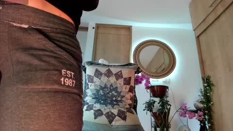 Izzi online show from 10/23/25, 05:01