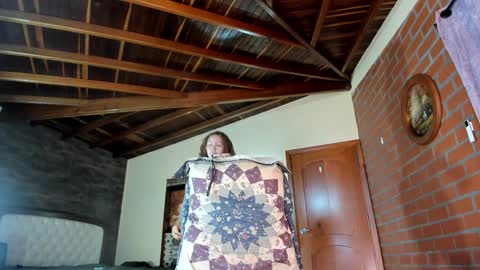 Izzi online show from 12/18/25, 07:20