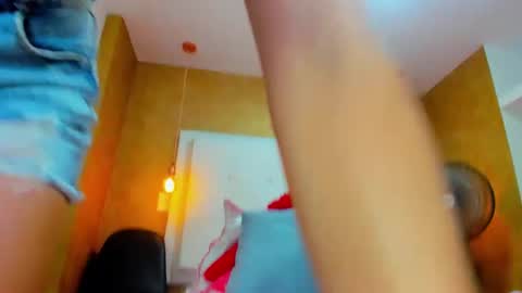 Snapshot of little_jenni chatting on 02/02/25, 05:04   online show from 02/02/25, 05:04