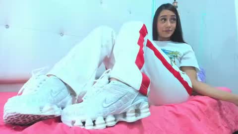 Snapshot of little_jenni chatting on 07/10/26, 01:25 online show from 07/10/26, 01:25