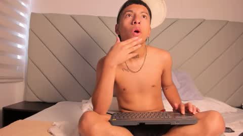 little_kris1 online show from 10/20/25, 12:16