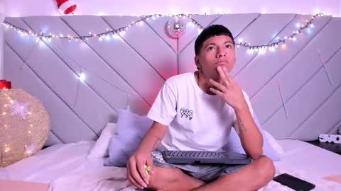 little_kris1 online show from 12/04/25, 12:36