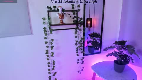Lili online show from 04/30/26, 08:57