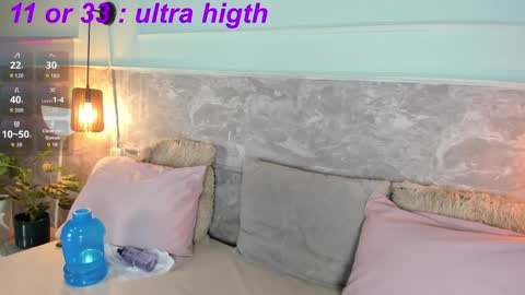 Snapshot of little_lili19 chatting on 05/14/26, 09:32 Lili online show from 05/14/26, 09:32