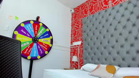 little_lilith_apple online show from 02/18/25, 10:03