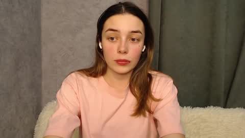 Snapshot of little_mia__ chatting on 12/16/24, 08:37 Mia   Im online every day 1530 PM in New York  2030 PM in London online show from 12/16/24, 08:37