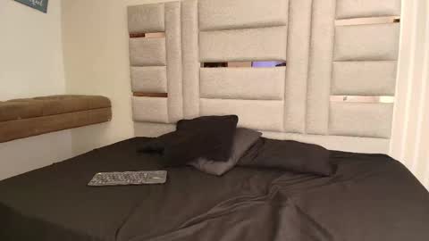 Mia online show from 11/29/25, 03:37