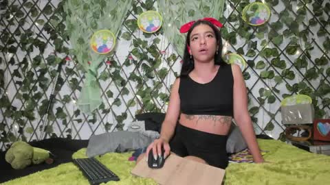 Mia online show from 04/09/26, 11:04