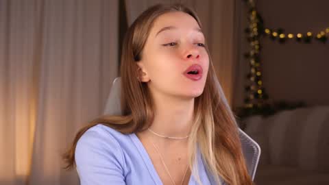 Kiki online show from 10/22/25, 03:12