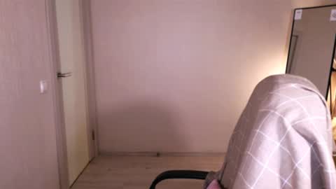 little_pretty_woman online show from 09/17/25, 04:30