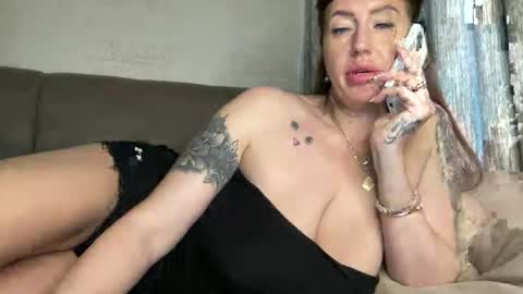 my Instagram  online show from 01/12/26, 08:08