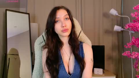 Snapshot of little_pussssys chatting on 05/13/26, 04:37 Kate online show from 05/13/26, 04:37