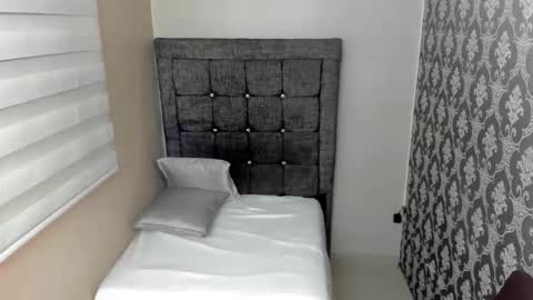 Snapshot of little_sugar18 chatting on 11/24/25, 12:38 Luisa online show from 11/24/25, 12:38