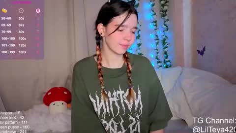 Snapshot of little_teya chatting on 10/16/25, 11:11 little Teya online show from 10/16/25, 11:11