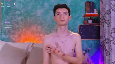 Snapshot of little_twiink chatting on 09/11/25, 02:11 Juan Ferrer online show from 09/11/25, 02:11