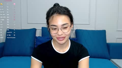 Snapshot of little_v1rgin_angel chatting on 10/15/25, 05:13 Kwan online show from 10/15/25, 05:13