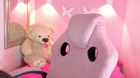 Ari online show from 04/10/26, 07:07