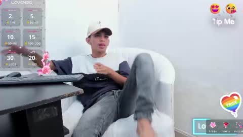 Snapshot of littlecum18 chatting on 06/12/26, 11:53 Pipe online show from 06/12/26, 11:53
