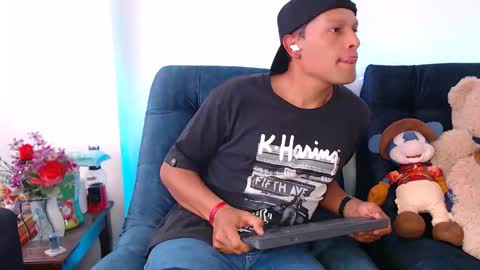 Manu online show from 03/25/26, 08:37