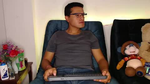 Snapshot of littledicklatin chatting on 05/04/26, 03:35 Manu online show from 05/04/26, 03:35