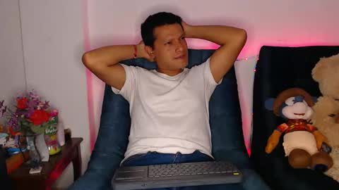 Snapshot of littledicklatin chatting on 05/19/26, 03:35 Manu online show from 05/19/26, 03:35