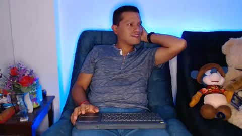 Snapshot of littledicklatin chatting on 05/25/26, 03:12 Manu online show from 05/25/26, 03:12
