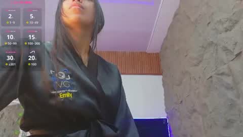 Snapshot of littlee_emilyy_ chatting on 06/12/26, 12:48 Emily online show from 06/12/26, 12:48
