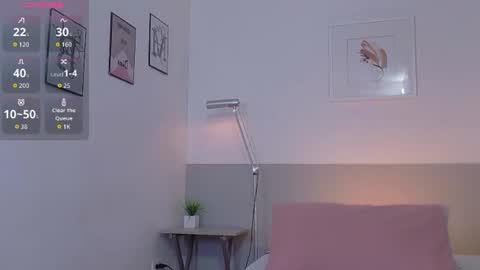 Snapshot of littlee_emilyy_ chatting on 06/20/26, 06:11 Emily online show from 06/20/26, 06:11