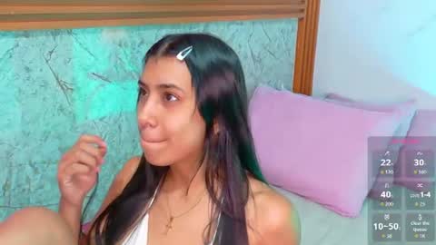 Snapshot of littlee_emilyy_ chatting on 06/25/26, 01:48 Emily online show from 06/25/26, 01:48
