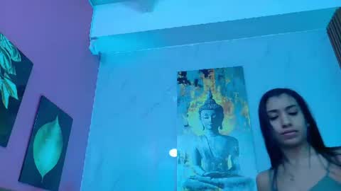 Snapshot of littlee_emilyy_ chatting on 07/01/26, 01:02 Emily online show from 07/01/26, 01:02