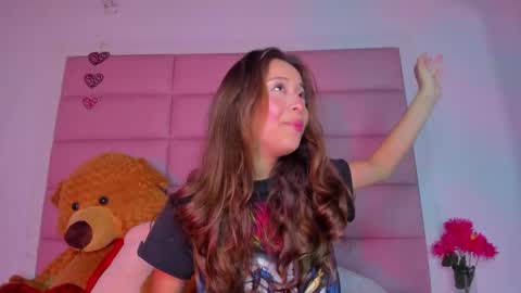 Snapshot of littlee_emma_ chatting on 01/03/25, 03:05 littlee_emma_ online show from 01/03/25, 03:05