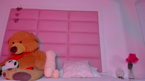 Snapshot of littlee_emma_ chatting on 02/08/25, 03:30 littlee_emma_ online show from 02/08/25, 03:30