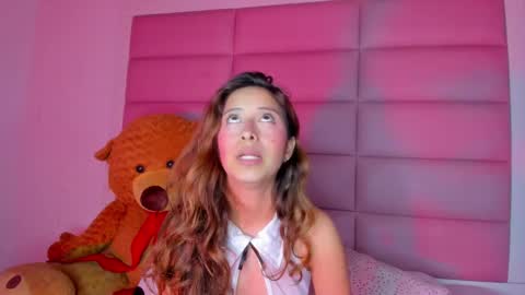 Snapshot of littlee_emma_ chatting on 02/21/25, 03:56 littlee_emma_ online show from 02/21/25, 03:56